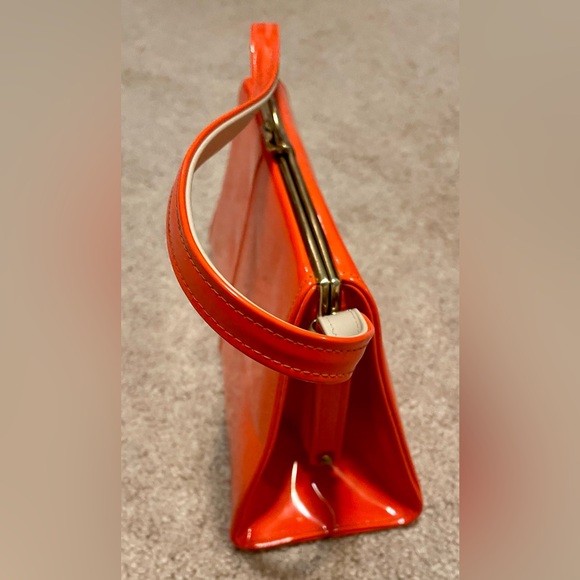 1960's Vintage Orange Patent Frame Purse - Picture 10 of 11
